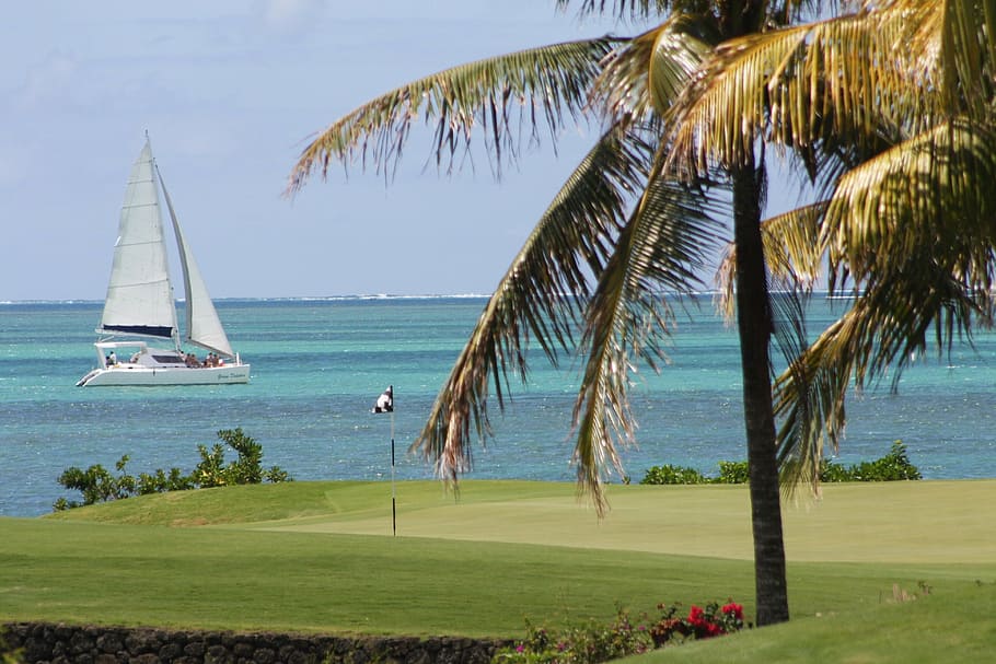 golf flag, front, sailboat, blue, body, water, mauritius, golf, beach, sea