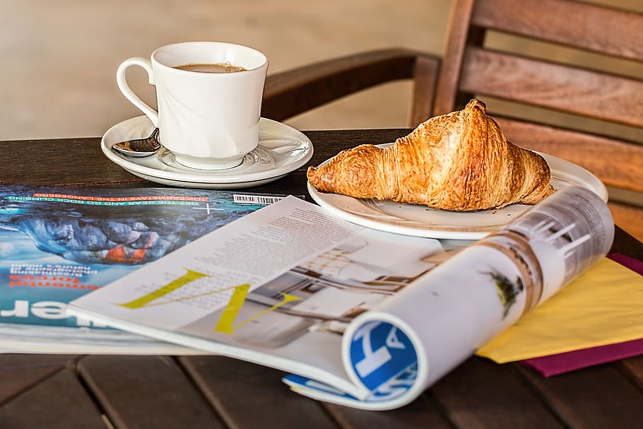 croissant, putih, keramik, piring, majalah, coffee break, piala, media, baca, gaya