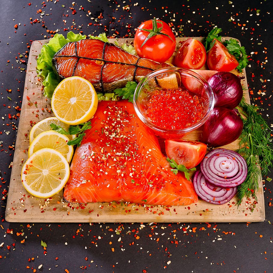 food, fish, salmon, kitchen, seafood, onion, lemon, dill, tomatoes, salad