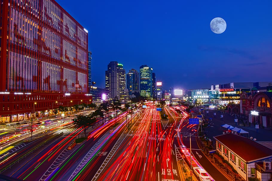 Seúl, Corea del Sur, vista nocturna, rieles, edificio de la ciudad, noche, iluminado, arquitectura, exterior del edificio, movimiento