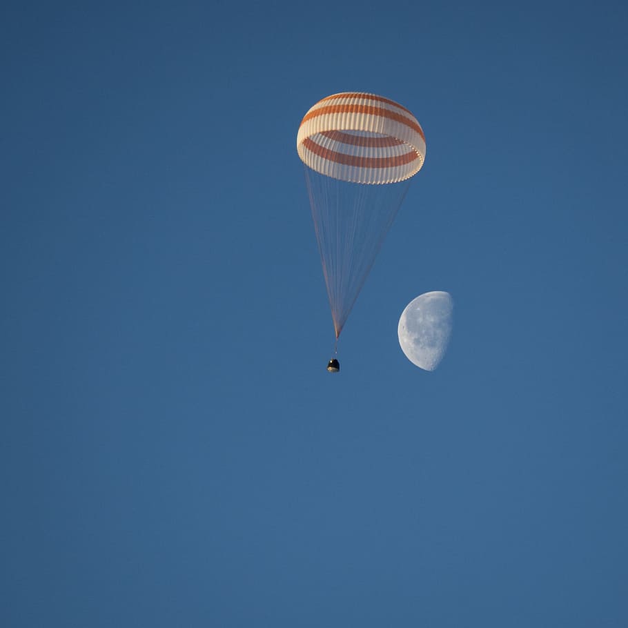 white, orange, hot, air balloon, hot air balloon, spacecraft, landing, soyuz, international, space