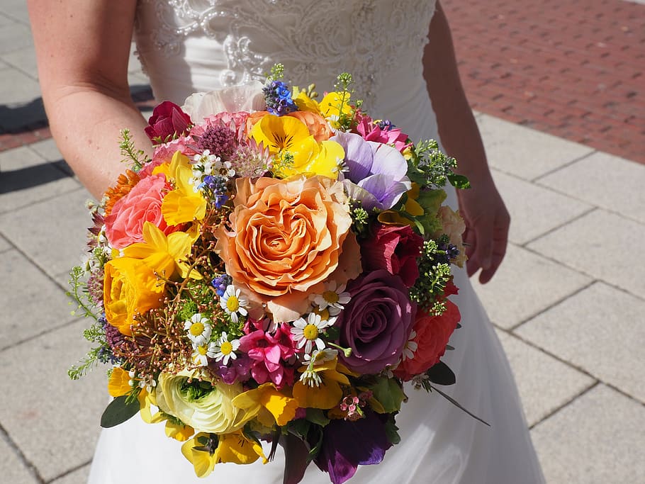 女性, 保有物, 花束, 雑色の花, ブライダルブーケ, ウェディングブーケ, 結婚式, 結婚, 愛, 花