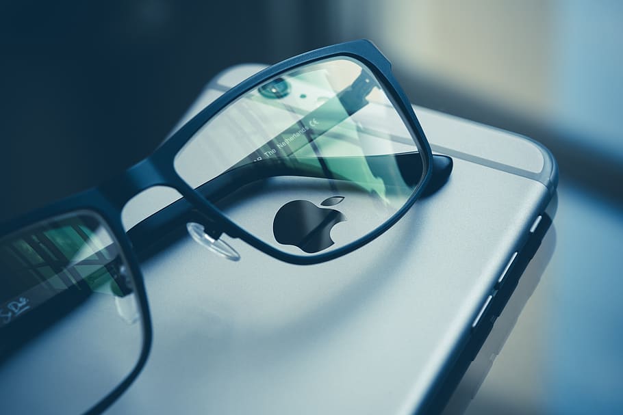 technology, gadgets, iphone, smartphone, mobile, reading, glasses, reflection, still, bokeh