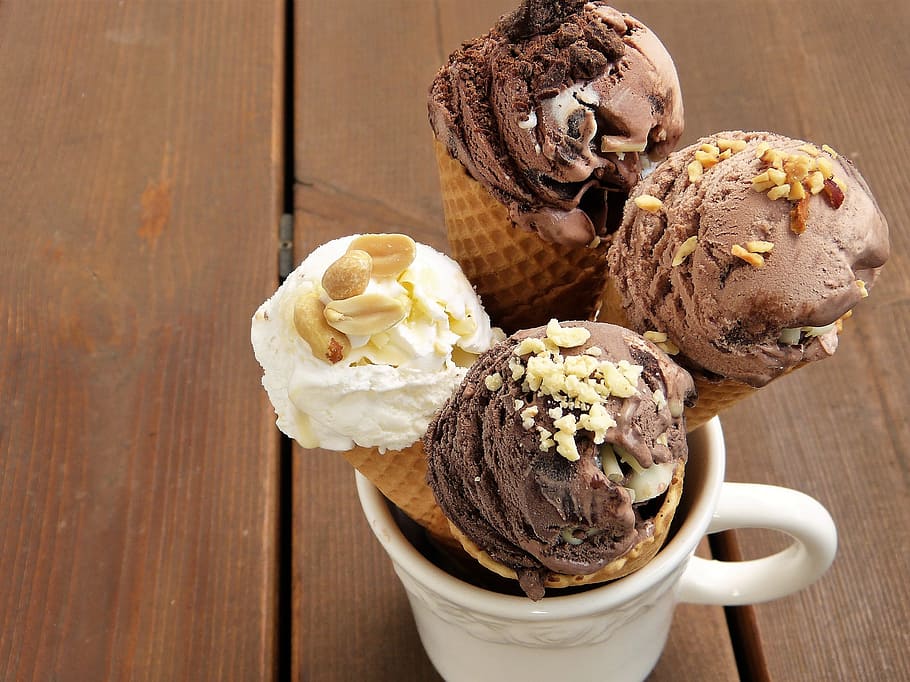 пищевая фотография, четыре, мороженое, шишки, внутри, белый, керамика, кружка, лед, молочное мороженое