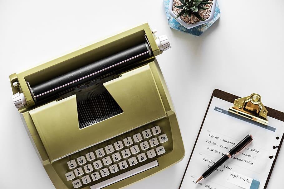 marrón, máquina de escribir, al lado, portapapeles, blanco, superficie, oficina, negocios, papel, tecnología