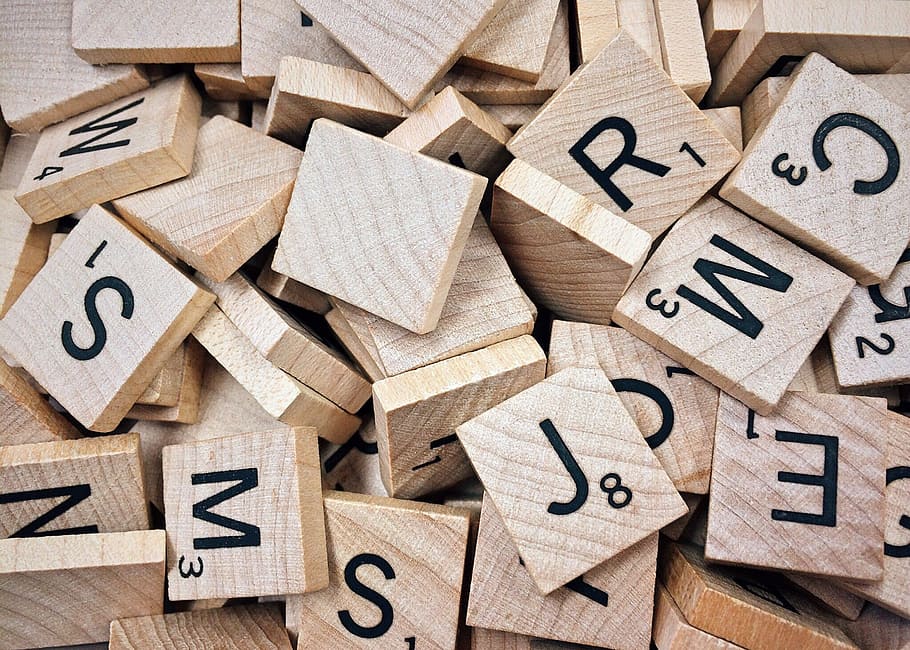 foto macro, marrón, madera, lote de azulejos de Scrabble, Scrabble, juego, letras, gran grupo de objetos, bloque de juguete, material de madera