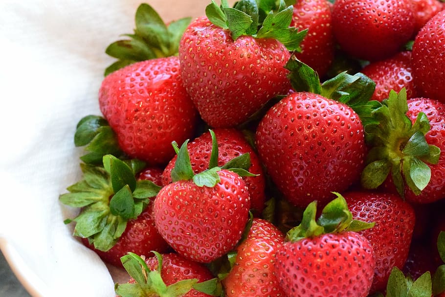 strawberry fruits, white, plate, strawberry, strawberries, fruit, food, red, healthy, fresh