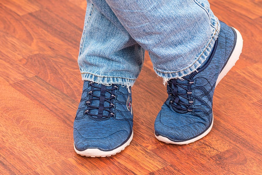persona, par, tinte espacial, azul, zapatos con cordones, zapatos, zapatillas, pies, calzado, ocio