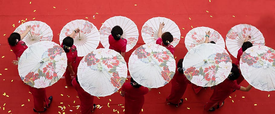 Umbrella, Jiangnan, Dance, red and white umbrella, red, in a row, healthcare and medicine, close-up, indoors, group of people