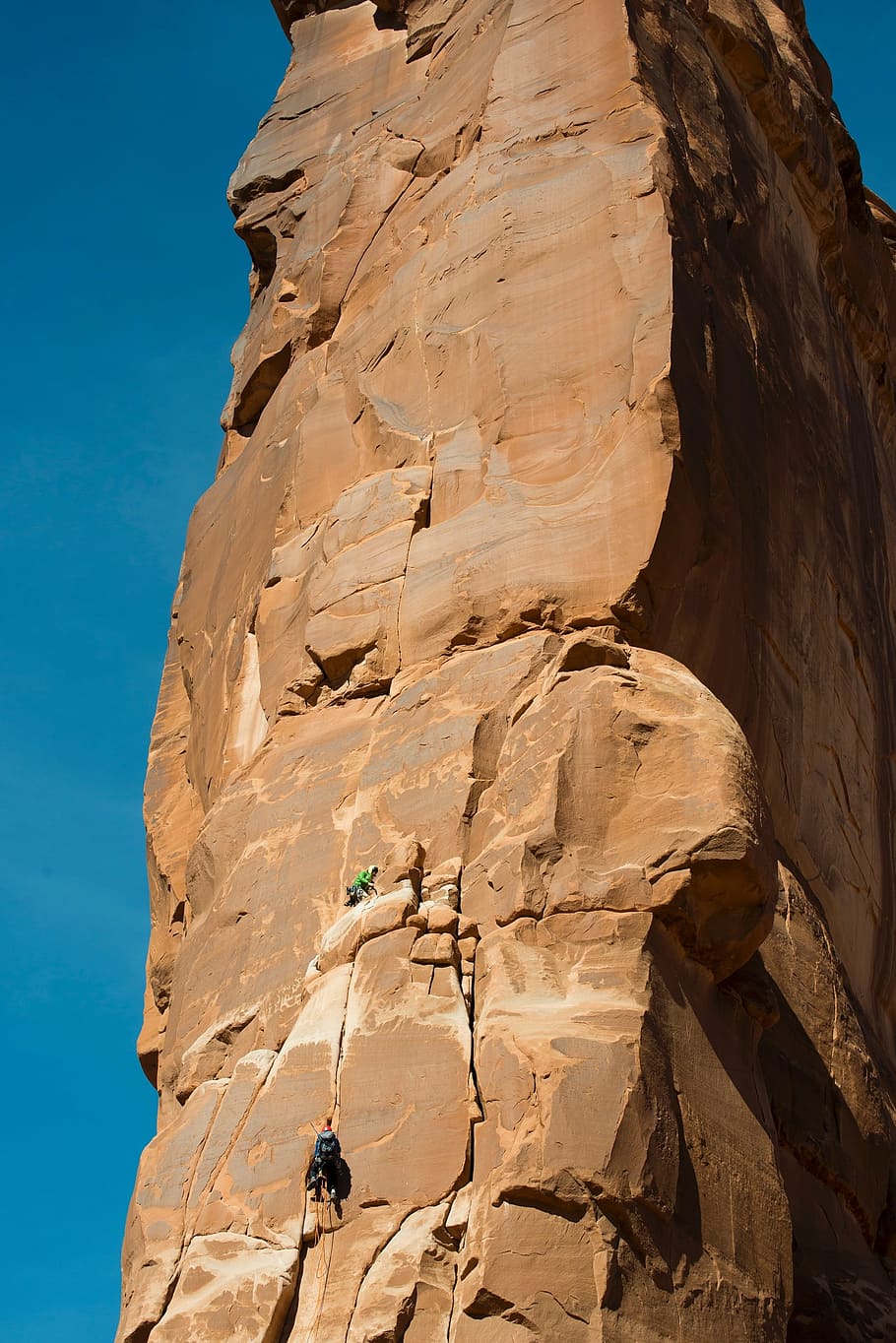 climbing, rappelling, rope, cliff, landscape, abseiling, outdoors, recreation, rocks, sport