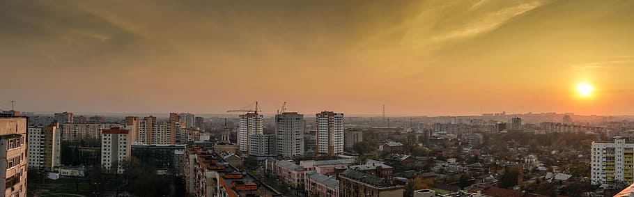 Jarkov, Paisaje, Tarde, En casa, rascacielos, puesta de sol, nubes, cielo, paisaje urbano, Skyline urbano
