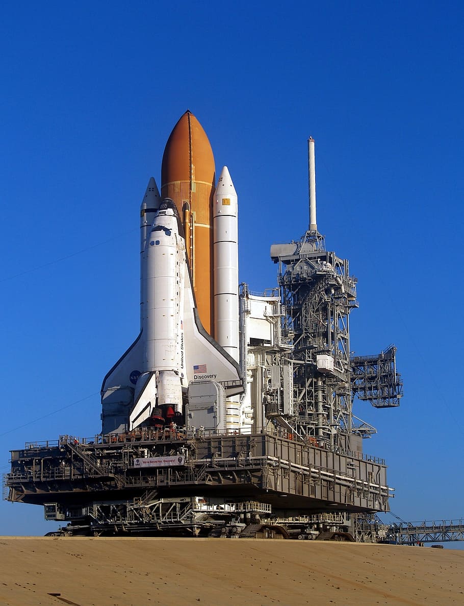 white, brown, space shuttle, bay, daytim e, discovery space shuttle, rollout, launch pad, pre-launch, astronaut