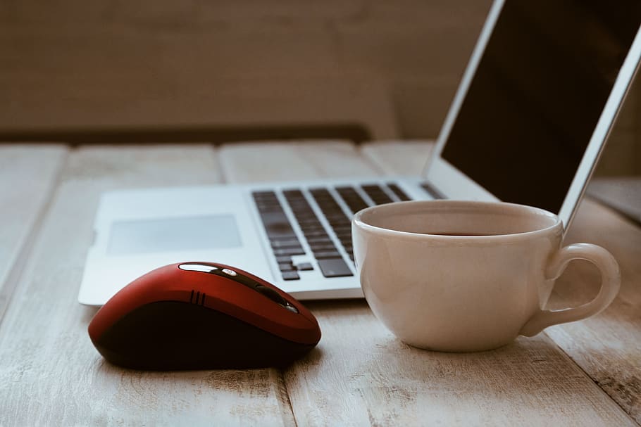 mouse, xícara, café, madeira, mesa, escritório, trabalho, negócios, macbook, computador
