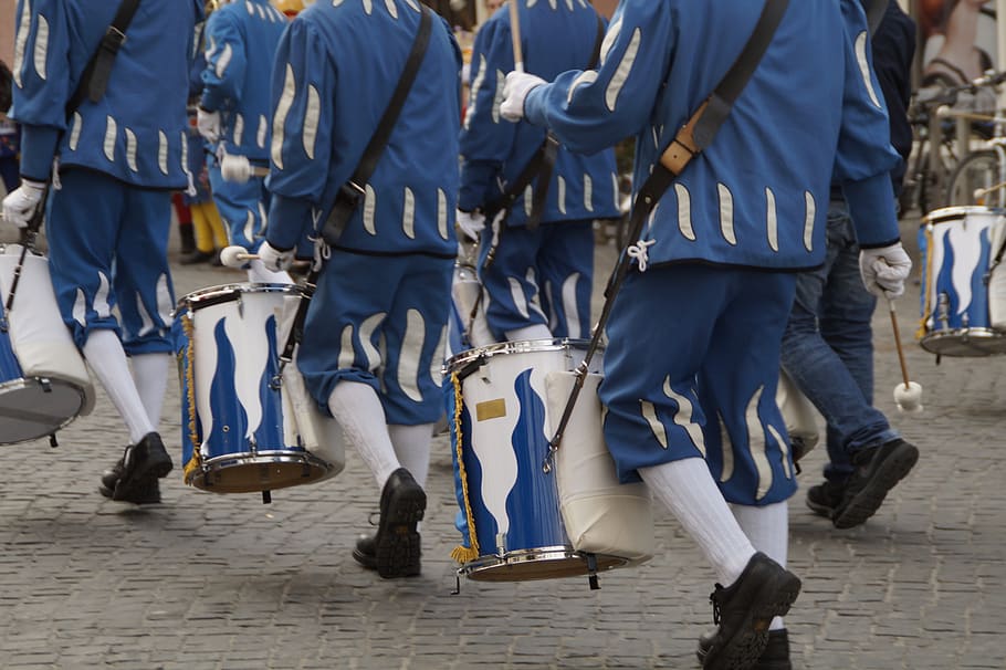 drummer, musician, music group, marching, in a row, single file, drums, blue white, fool, costume