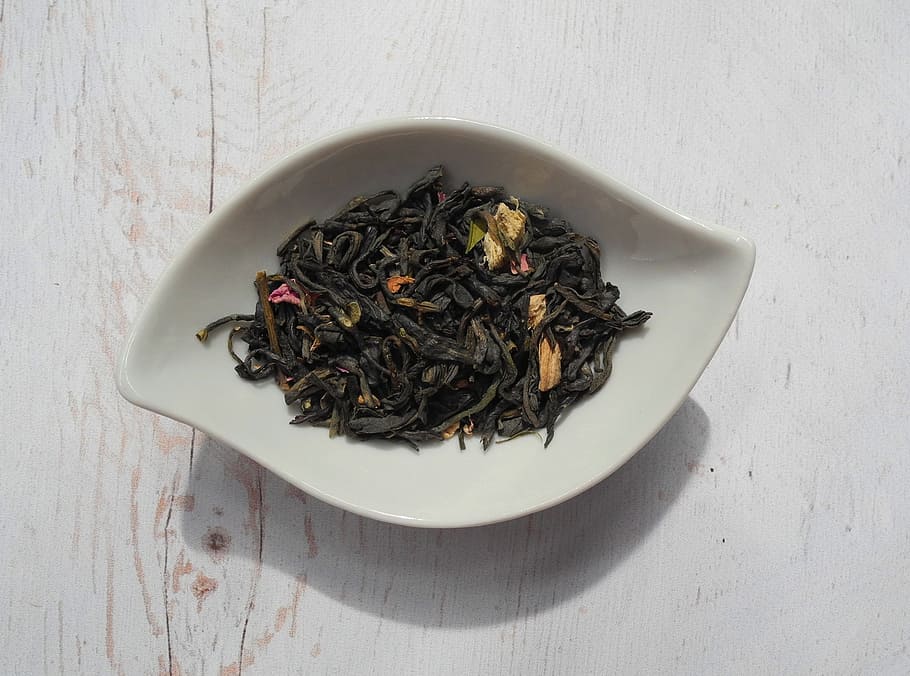 hojas de té, té verde, taza de té, hojas secas, secas, alimentos, Té, comida y bebida, en interiores, vista de ángulo alto