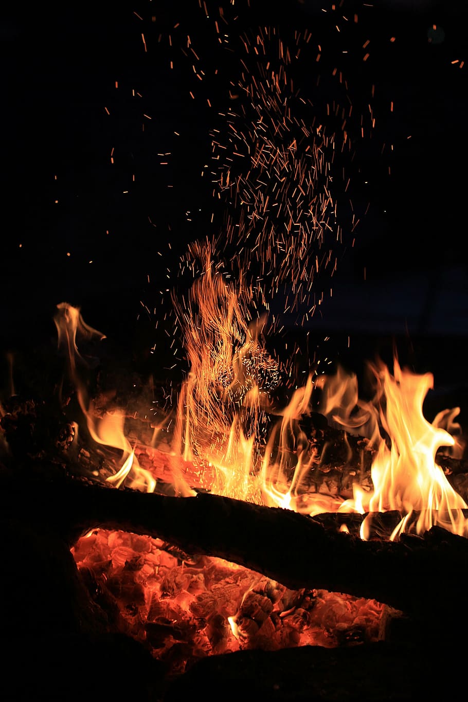 fire, bonfire, night, burning, heat - temperature, fire - natural phenomenon, flame, motion, log, glowing
