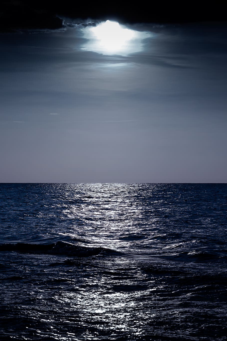 night sea, moon, sea, ocean, vertical, cool, dark, blue, navy blue, the waves
