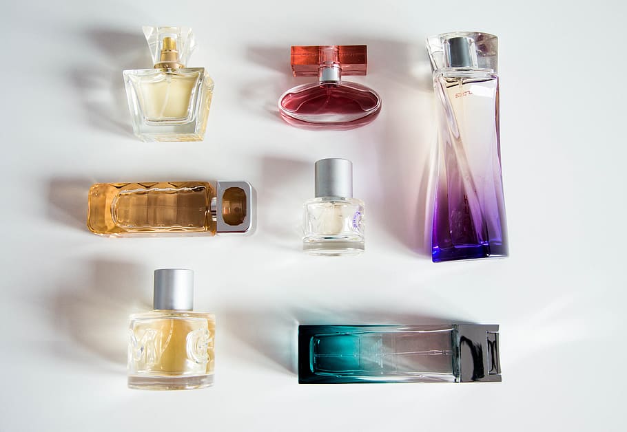 fotografi datar, lot botol parfum, botol parfum, indera, botol, parfum, aroma, wangi, aromaterapi, relaksasi