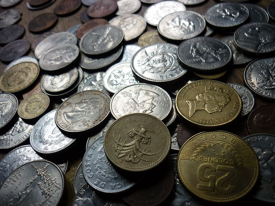 colección de monedas de denominación variada, monedas, dinero, finanzas, centavos, efectivo, banco, moneda, riqueza, inversión