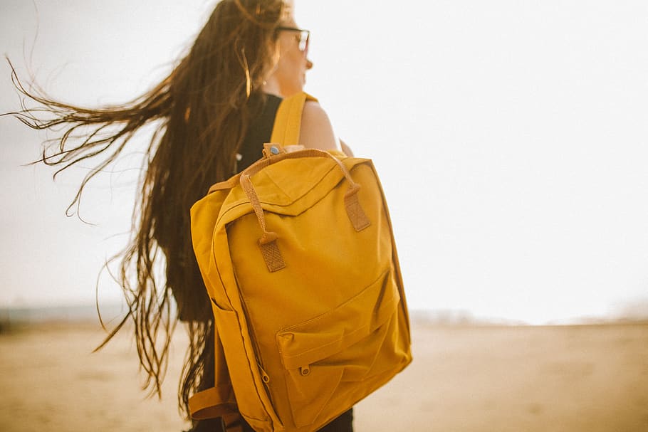 amarillo, mochila, bolso, gente, niña, mujer, viaje, al aire libre, una persona, cabello largo