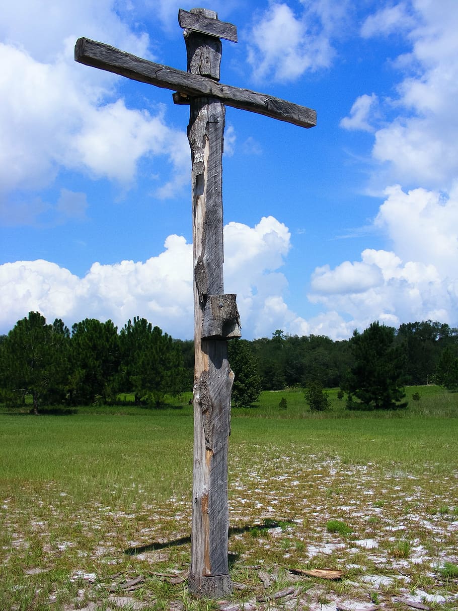 灰色の木製の十字架, 空, 雲, クロス, はりつけ, キリスト, キリスト教, 十字架, 死, 信仰