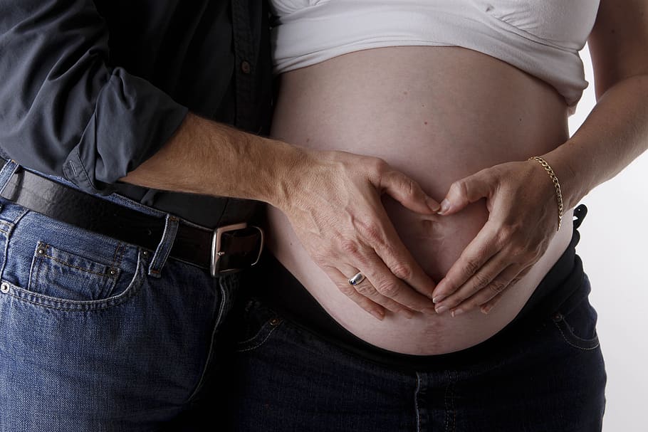 mujeres embarazadas, amor, embarazo, sección media, parte del cuerpo humano, embarazada, abdomen humano, mujeres, adulto, jeans