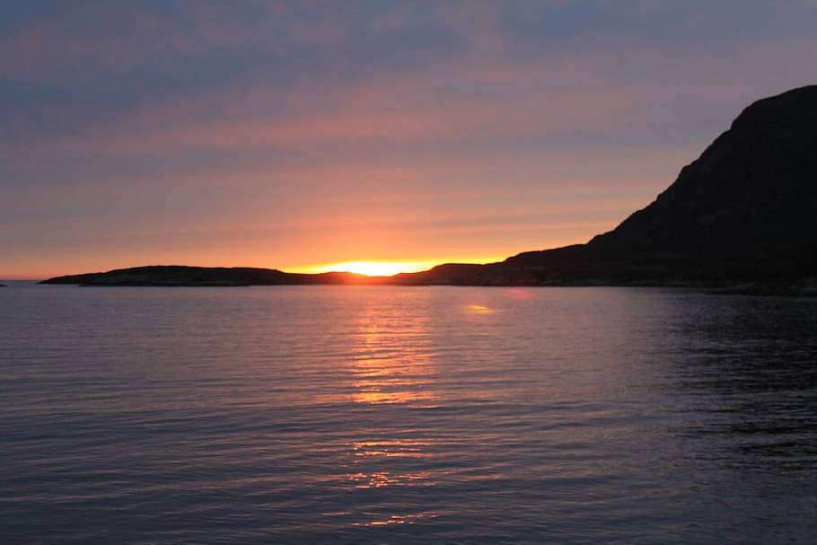 Groenlandia, puesta de sol, junto al agua, cielo, belleza en la naturaleza, agua, tranquilidad, pintorescos - naturaleza, escena tranquila, frente al mar