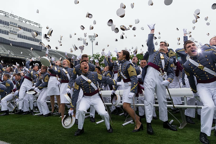 nuevo, graduados, lanzamiento, sombreros, aire, durante el día, graduación, West Point, oficiales, militares