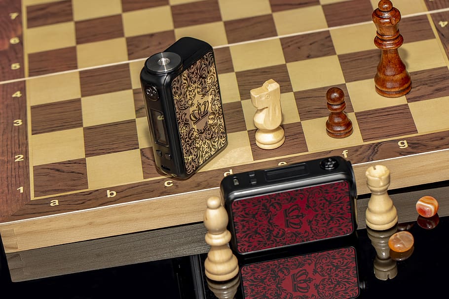 uwell, crown 4, crown4, crownⅳ, vape, cigarro eletrônico, de preferência asheville, xadrez, jogo de tabuleiro, dentro de casa