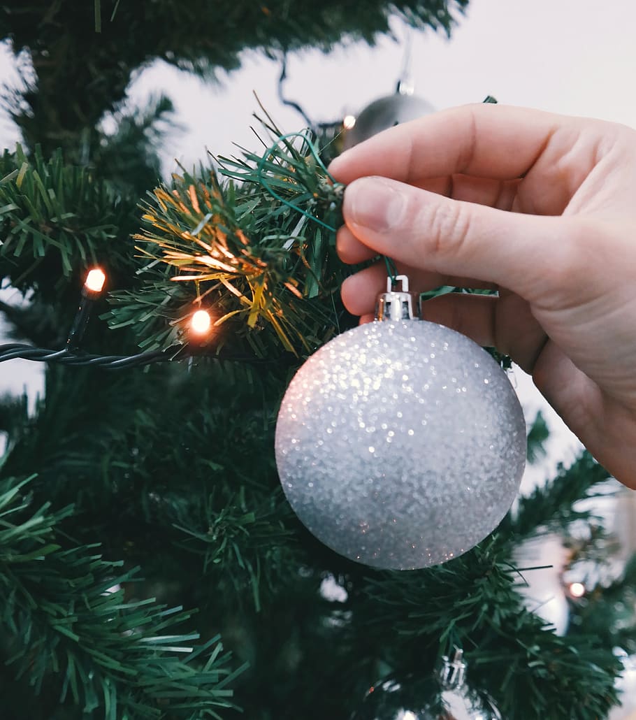 Navidad, árbol, bola, decoración, adorno, luces, decoración navideña, adornos navideños, vacaciones, árbol de navidad