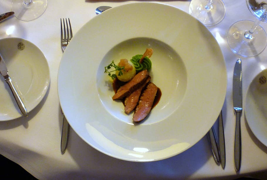barbarie duck breast, pea bean puree, truffle gnocchi, starter, gedeckter table, delicious, food, healthy, benefit from, meal