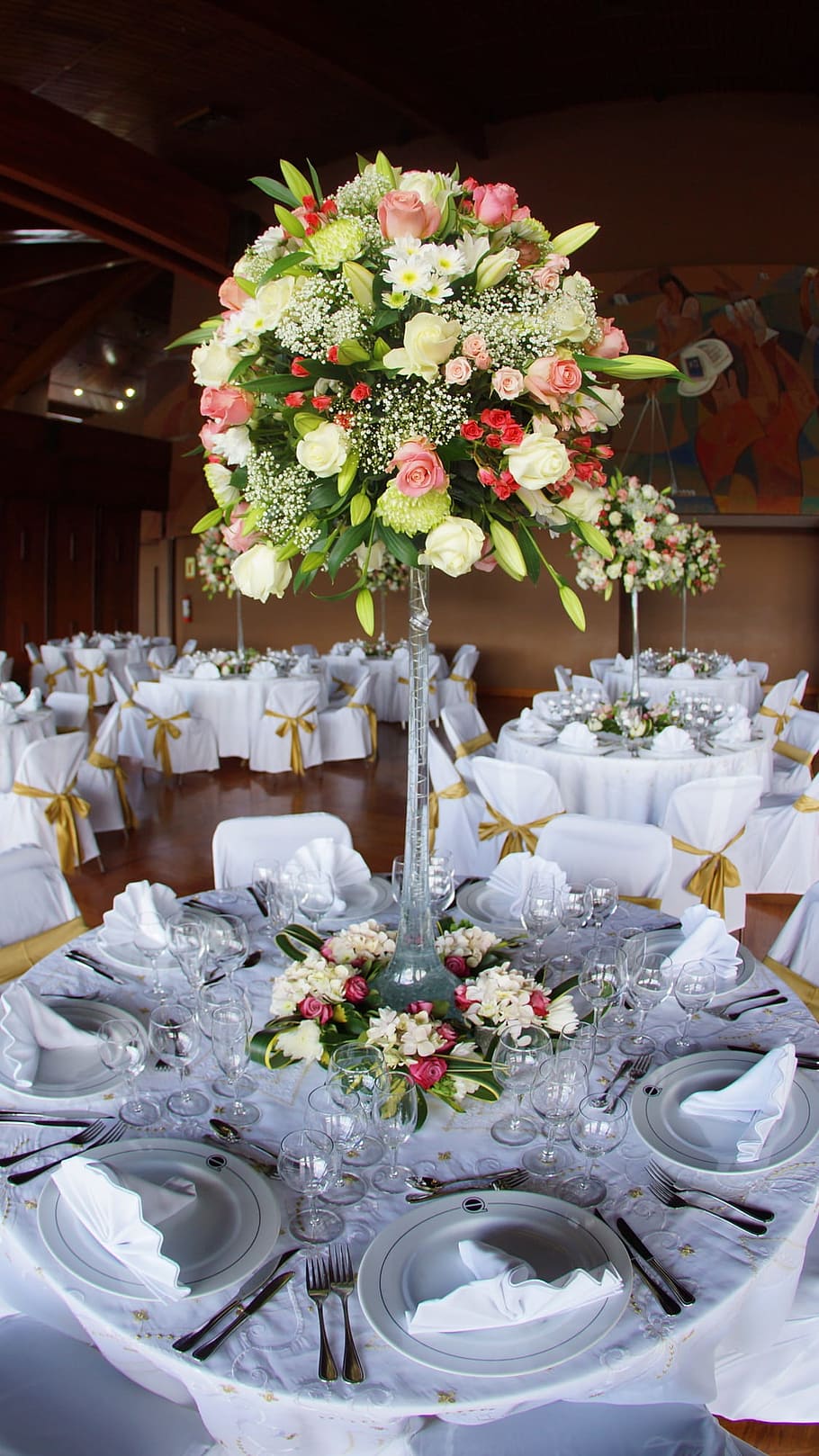 white, pink, flower bouquet centerpiece, ecuador, rose, wedding, table, party, flower, petal