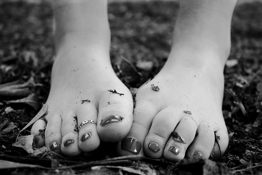 woman feet, black, white, Woman, Feet, Black White, Leaves, people, child, outdoors