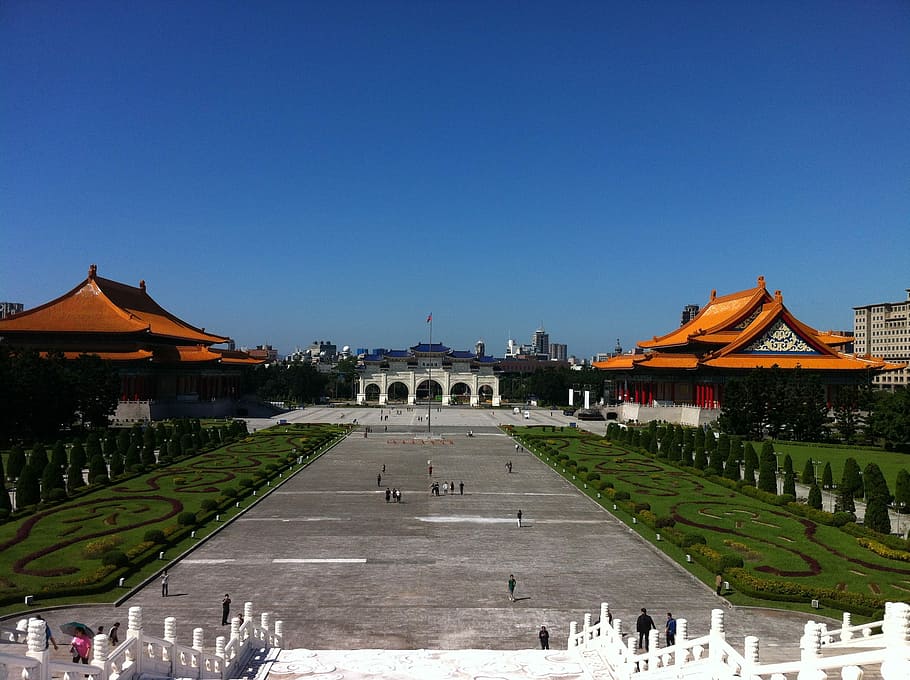 Taiwán, Taipei, sala conmemorativa de Chiang Kai-shek, gran grupo de personas, arquitectura, historia, destinos de viaje, exterior del edificio, estructura construida, cielo