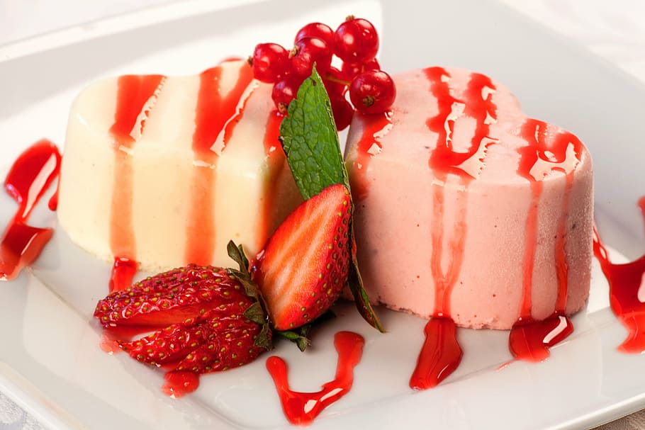 strawberry, sliced, desert, plate, dessert, cooking, sweet dishes, sweets, panna cotta, paste products
