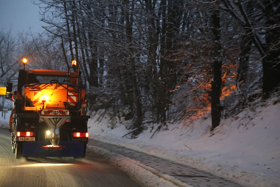 scattering service, winter service, scattering vehicle, truck, smooth, winter, road, drive, wintry, frozen