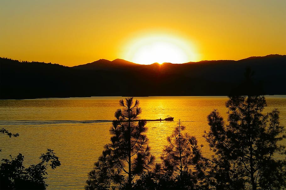 montaña, dorado, hora, puesta de sol, paisaje, escénico, lago, recreación, esquí acuático, barco