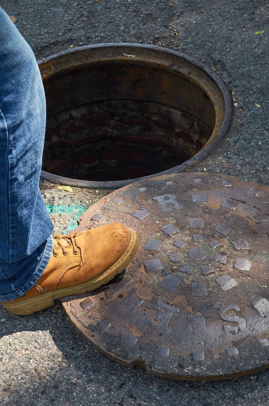 sewer, manhole, cover, street, hole, construction, city, road, asphalt, worker