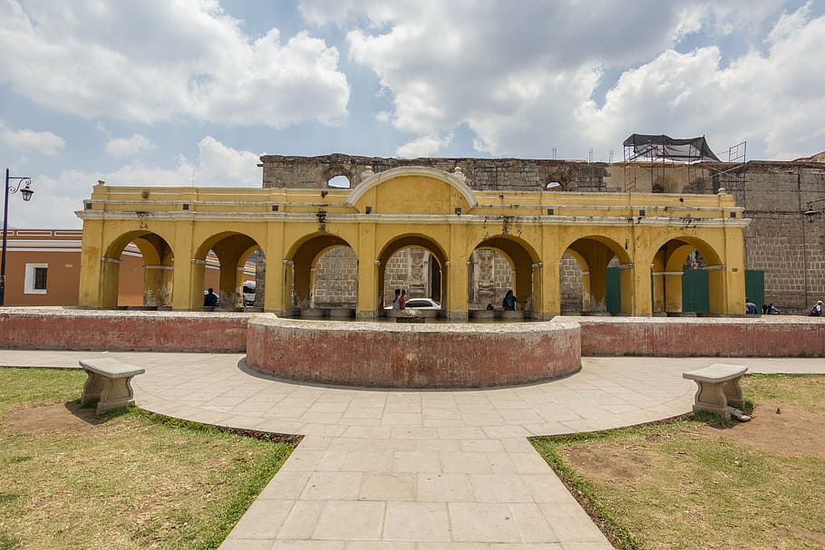 guatemala, antigua guatemala, puertas, antiguo, edificio antiguo, arquitectura, fachada, ladrillo, rústico, antiguaguatemala