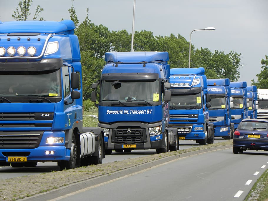 azul, negro, camiones utilitarios, gris, carretera, durante el día, camión, camioneros, coche, vehículo terrestre comercial