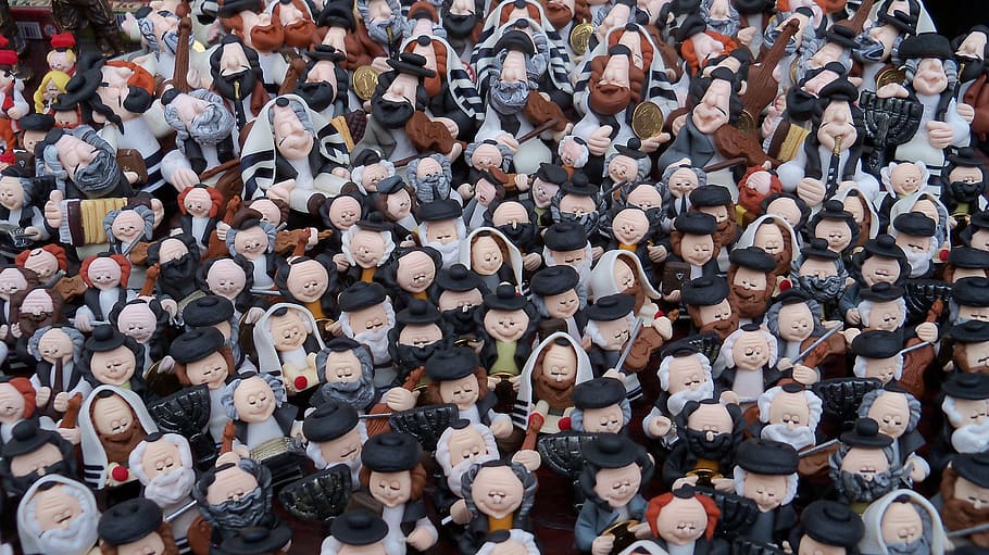 jews, figurines, memory, crowd, large group of people, high angle view, group of people, real people, abundance, day