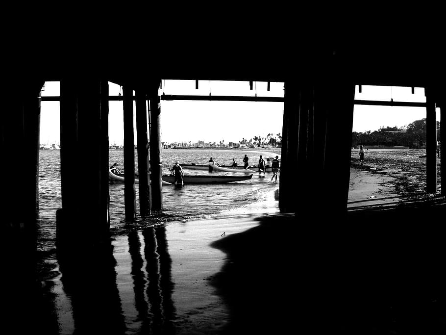 grayscale photography, person, bridge, santa monica pier, california, rowing team, beach, pacific ocean, water, ocean
