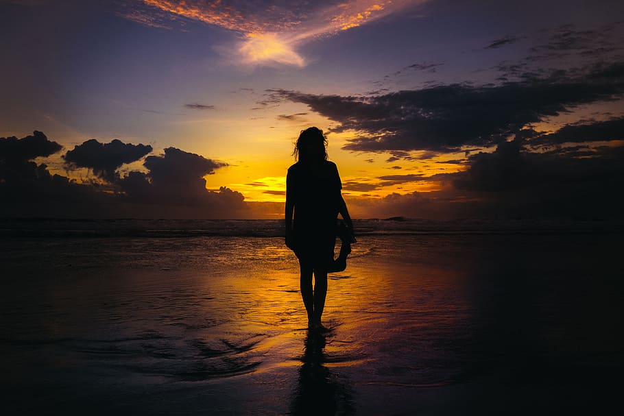mujer, caminar, mar, puesta de sol, personas, niña, solo, agua, playa, orilla
