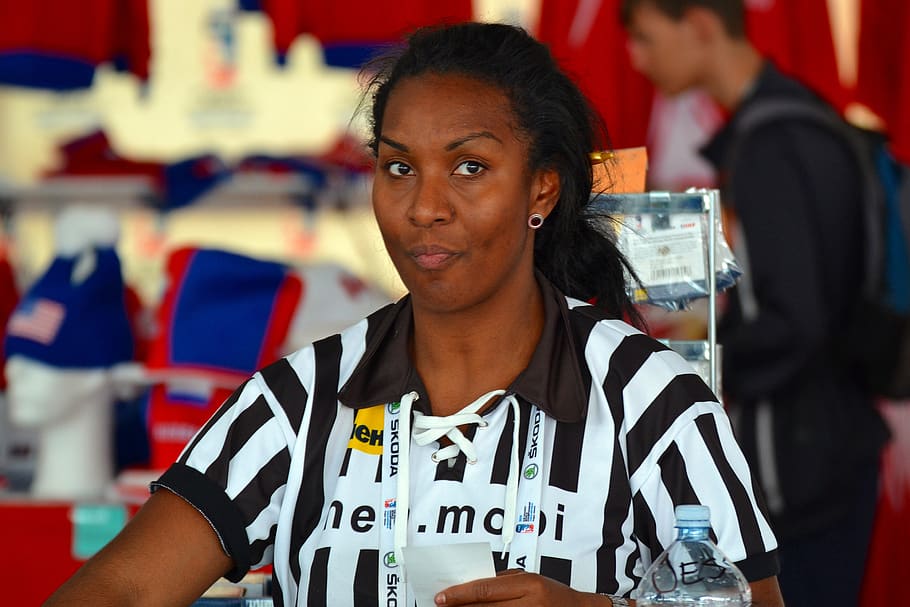 referee, the cashier, portrait, people, real people, women, waist up, incidental people, front view, headshot