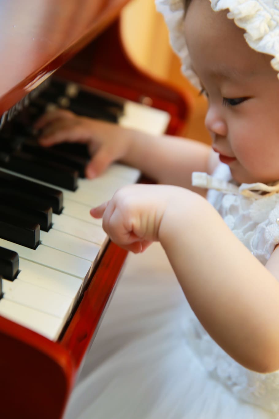 baby, wearing, white, mesh sleeveless dress, playing, piano photography, piano, girl, musician, childhood