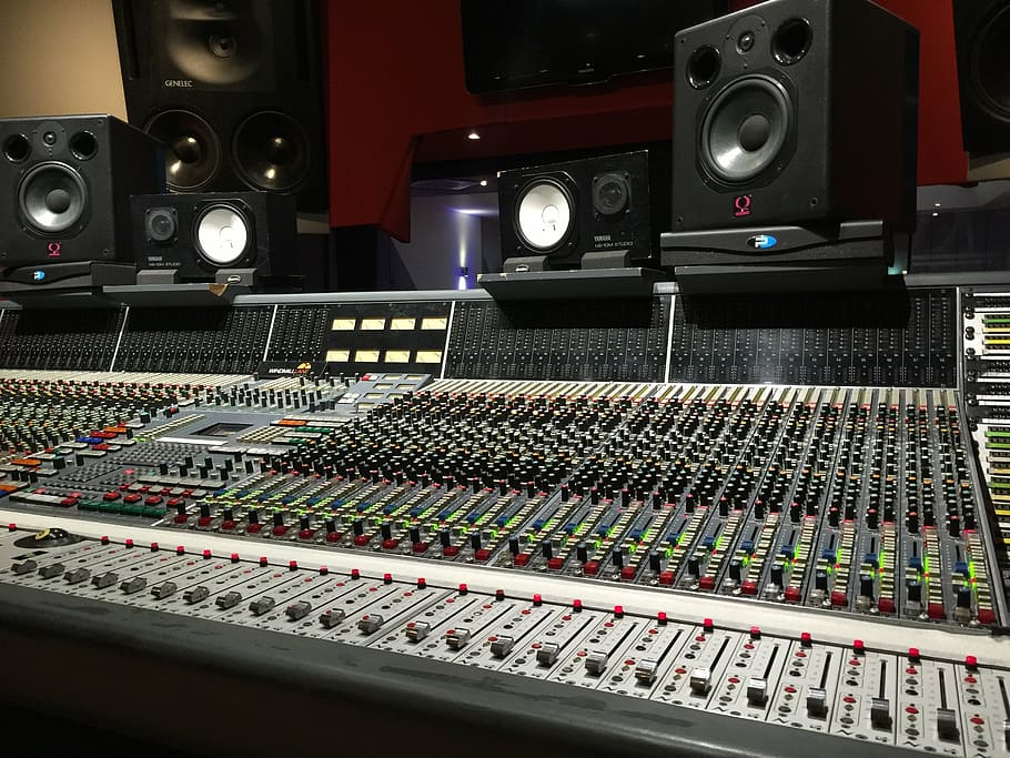 mixer audio abu-abu, studio, konsol mixing, suara, musik, volume, trek audio, sound engineer, mixer suara, peralatan rekaman suara
