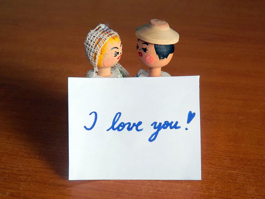 i love you, couple, love, puppets, message, romance, text, childhood, child, western script