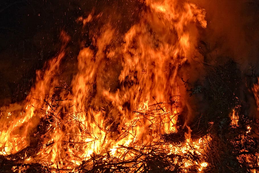 Fuego de Pascua, Fuego, Llama, pascua, aduana, resplandor, fuego - fenómeno natural, calor - temperatura, ardor, infierno