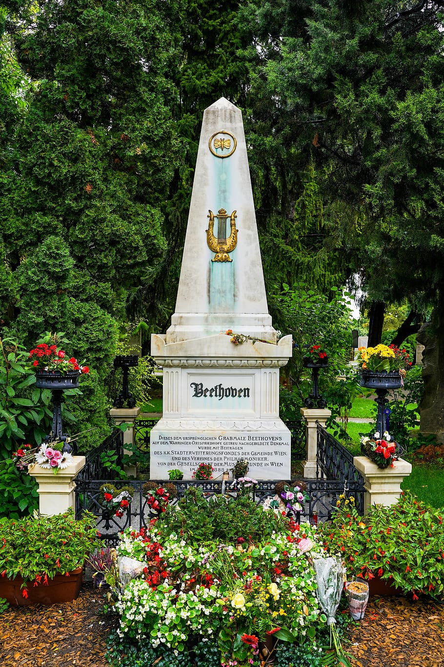 vienna's central cemetery, vienna, central cemetery, graves, tombstone, sad, austria, tomb, atmospheric, funeral