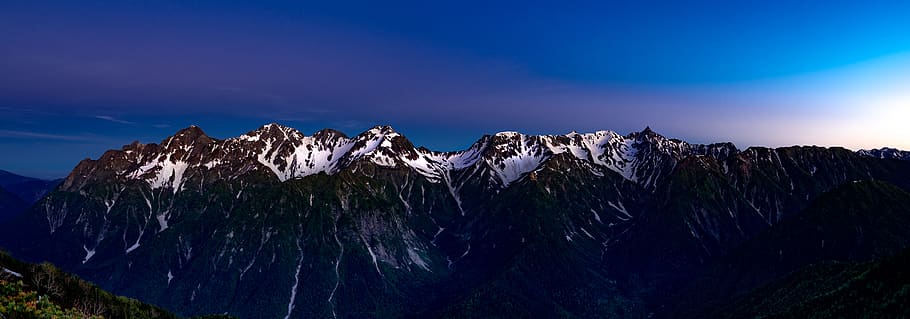 panorama, paisaje montañoso, antes del amanecer, silencio, azul, nieve, junio, 穂 高 岳, elevación 3190m, pico de Adán